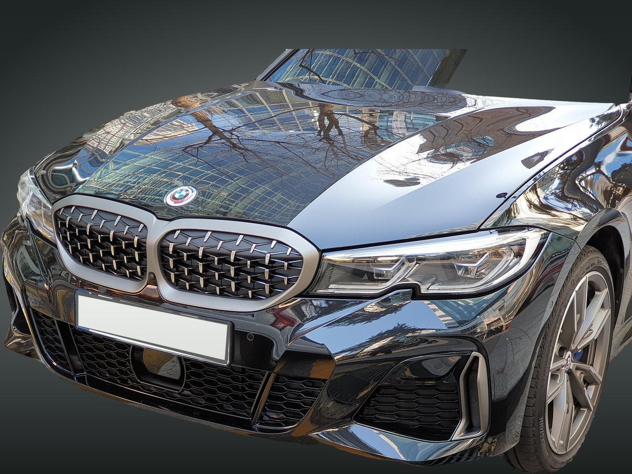 BMW M340i xDrive Touring Preto Safira, frente e grelha